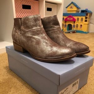 NEW! Seychelles metallic booties ✨